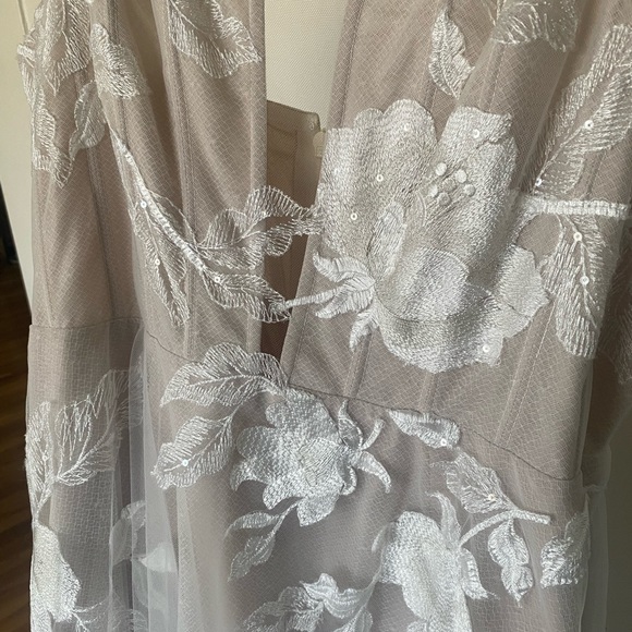 New, Unaltered, Size 16, Willowby by Waters Hutchinson Wedding Gown. - Picture 6 of 13